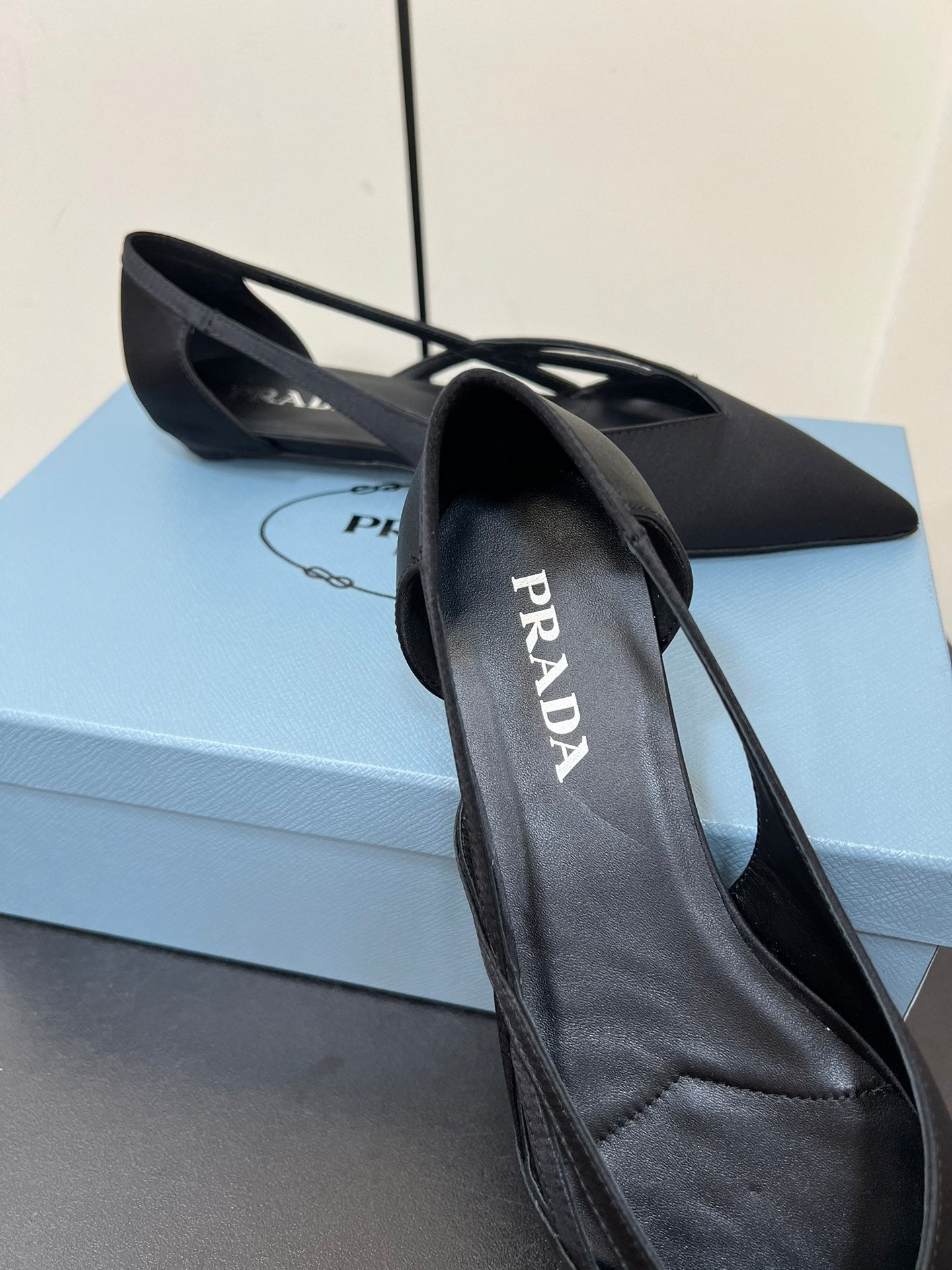 CUT-OUT BALLERINAS IN BLACK SATIN - 35