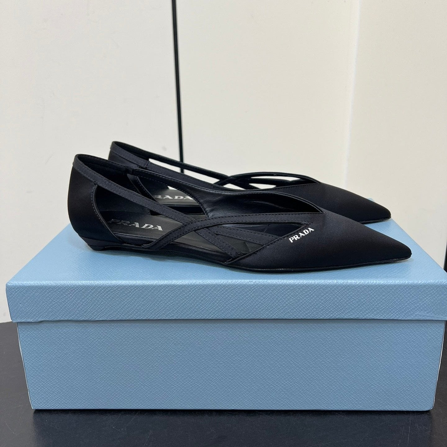 CUT-OUT BALLERINAS IN BLACK SATIN - 35
