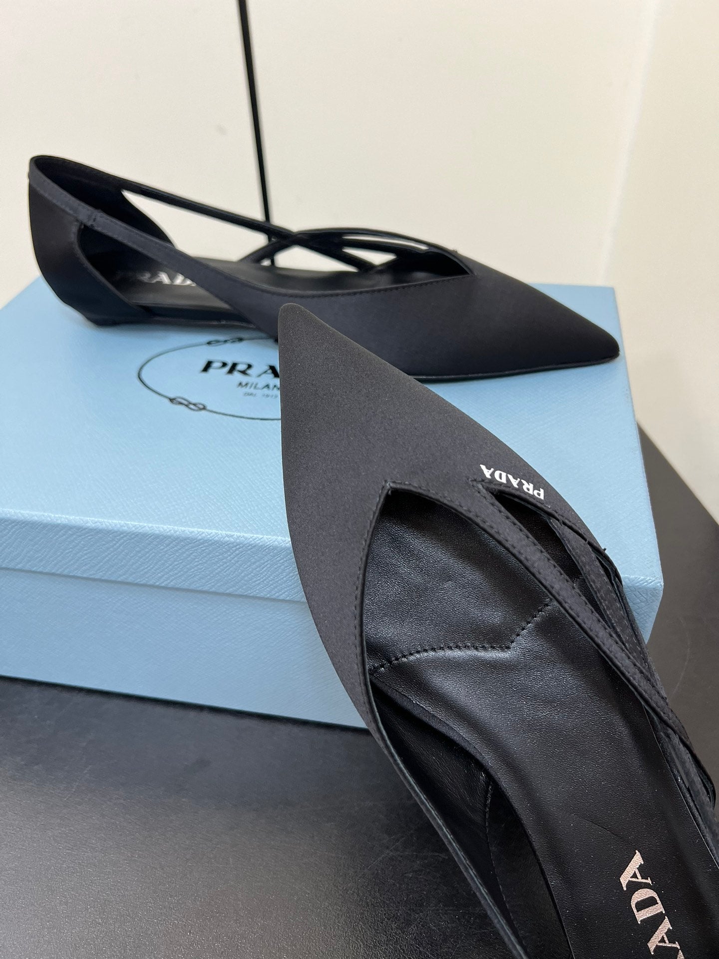 CUT-OUT BALLERINAS IN BLACK SATIN - 35