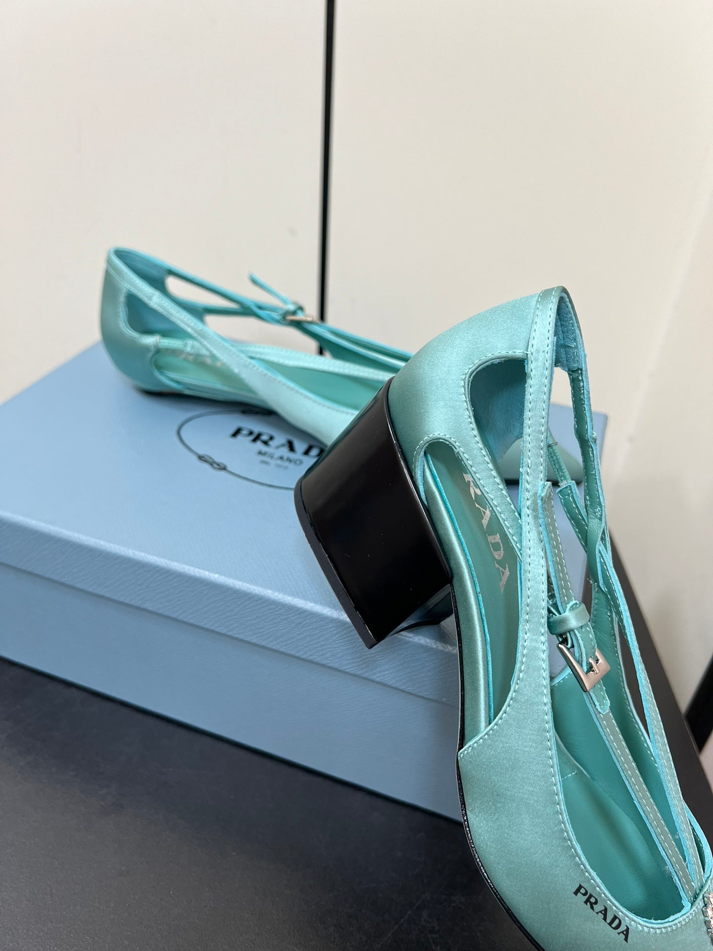 CUT-OUT PUMPS WITH BEAD BUCKLE IN TURQUOISE BLUE SATIN - 35