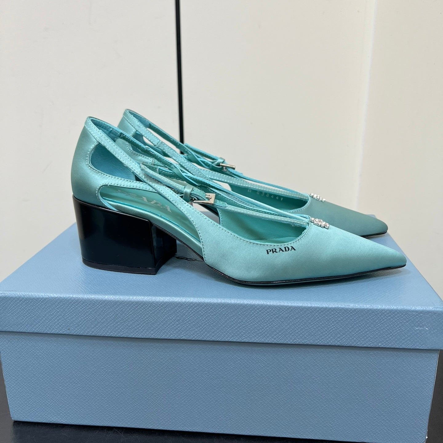 CUT-OUT PUMPS WITH BEAD BUCKLE IN TURQUOISE BLUE SATIN - 35