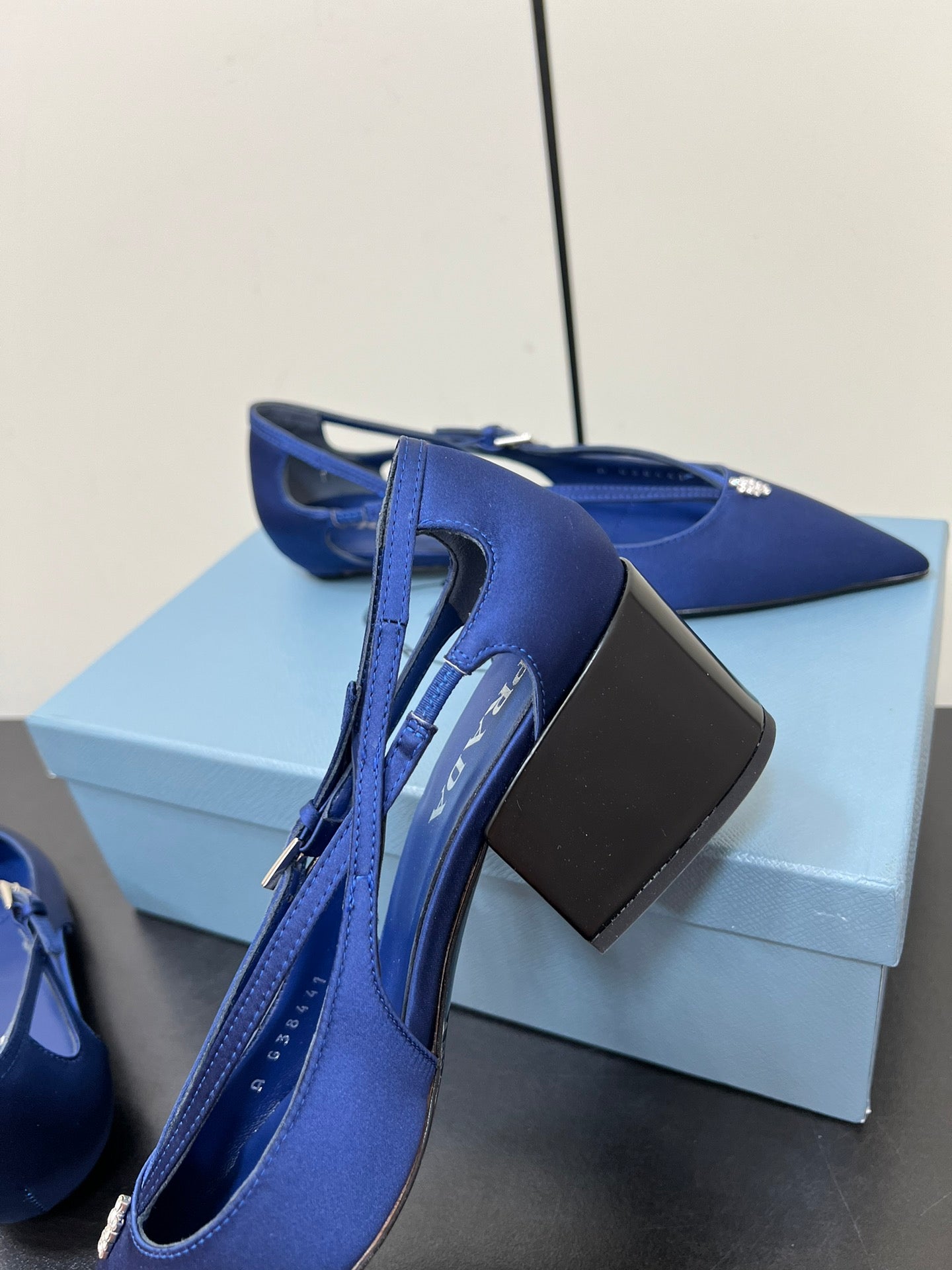 CUT-OUT PUMPS WITH BEAD BUCKLE IN NAVY BLUE SATIN - 35