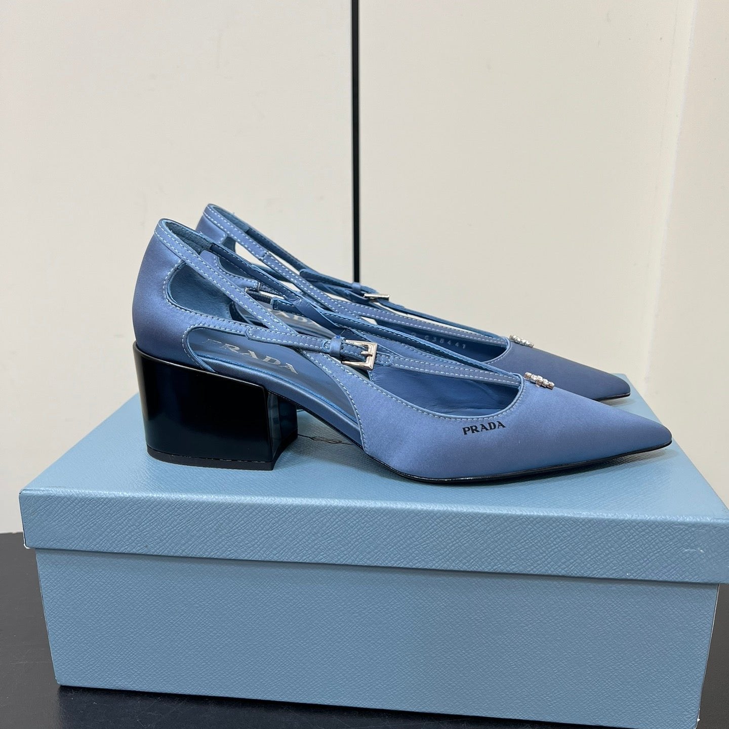 CUT-OUT PUMPS WITH BEAD BUCKLE IN PERANO BLUE SATIN - 35