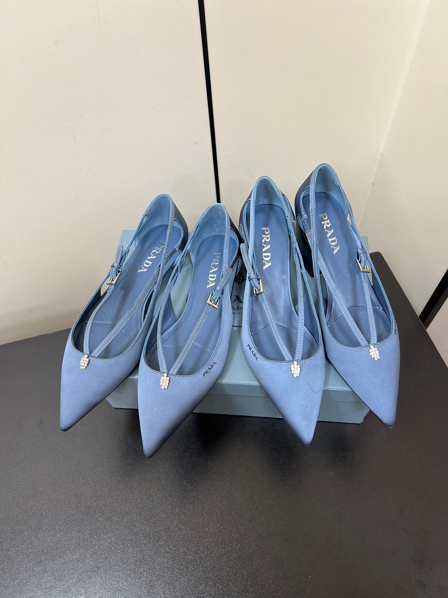 CUT-OUT PUMPS WITH BEAD BUCKLE IN PERANO BLUE SATIN - 35