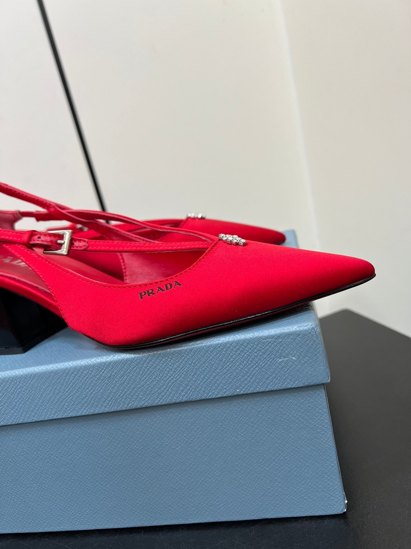 CUT-OUT PUMPS WITH BEAD BUCKLE IN CLASSIC RED SATIN - 35