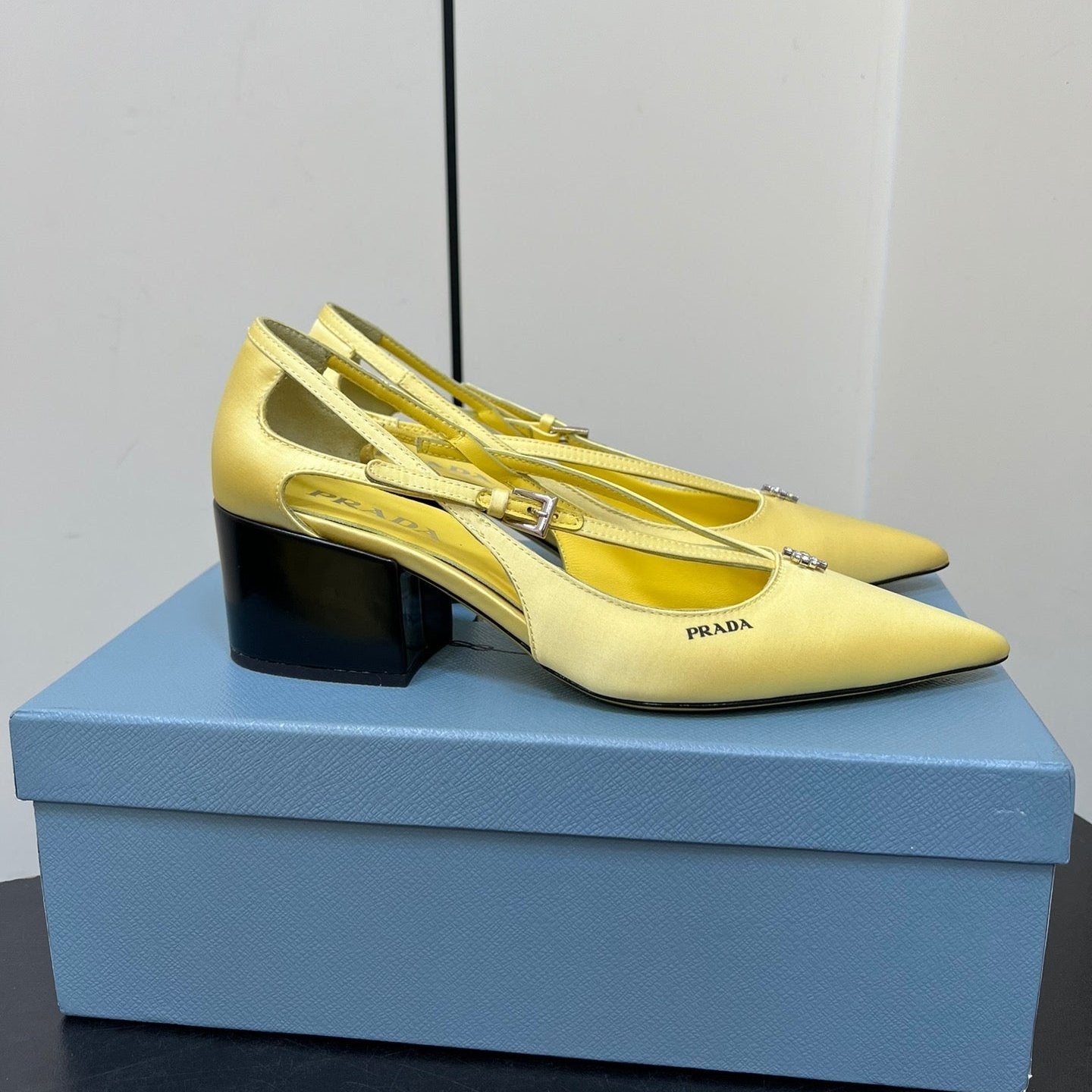 CUT-OUT PUMPS WITH BEAD BUCKLE IN LIGHT YELLOW SATIN - 35
