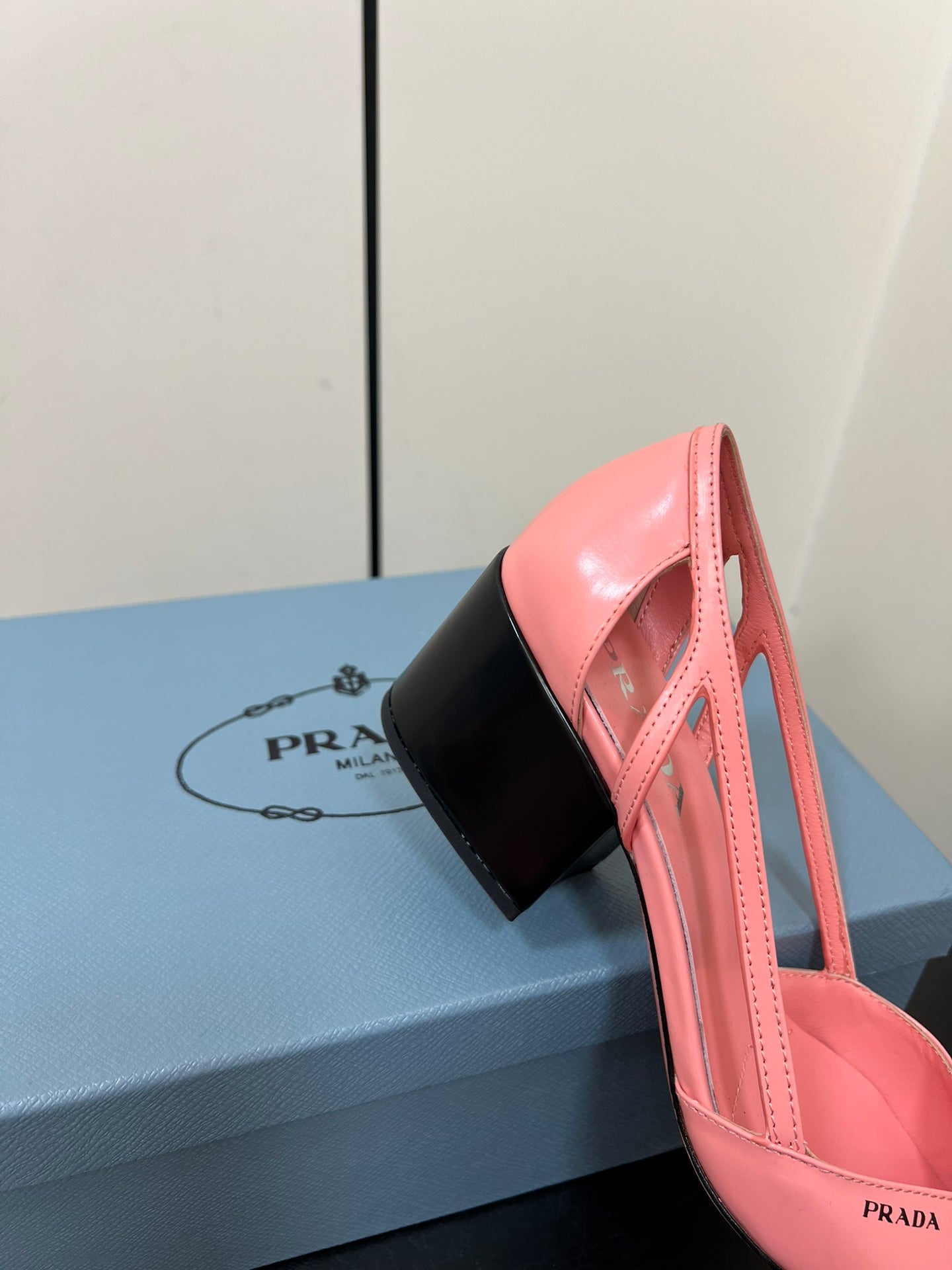 BRUSHED CUT-OUT PUMPS IN SALMON PINK CALFSKIN - 35
