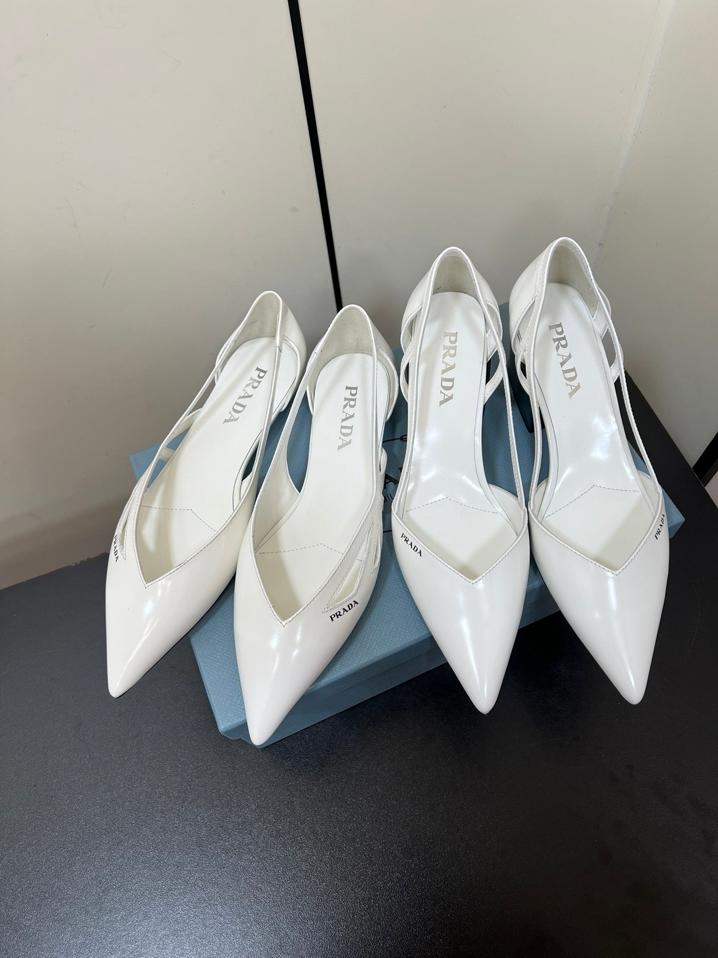 BRUSHED CUT-OUT BALLERINA FLAT IN WHITE CALFSKIN - 35