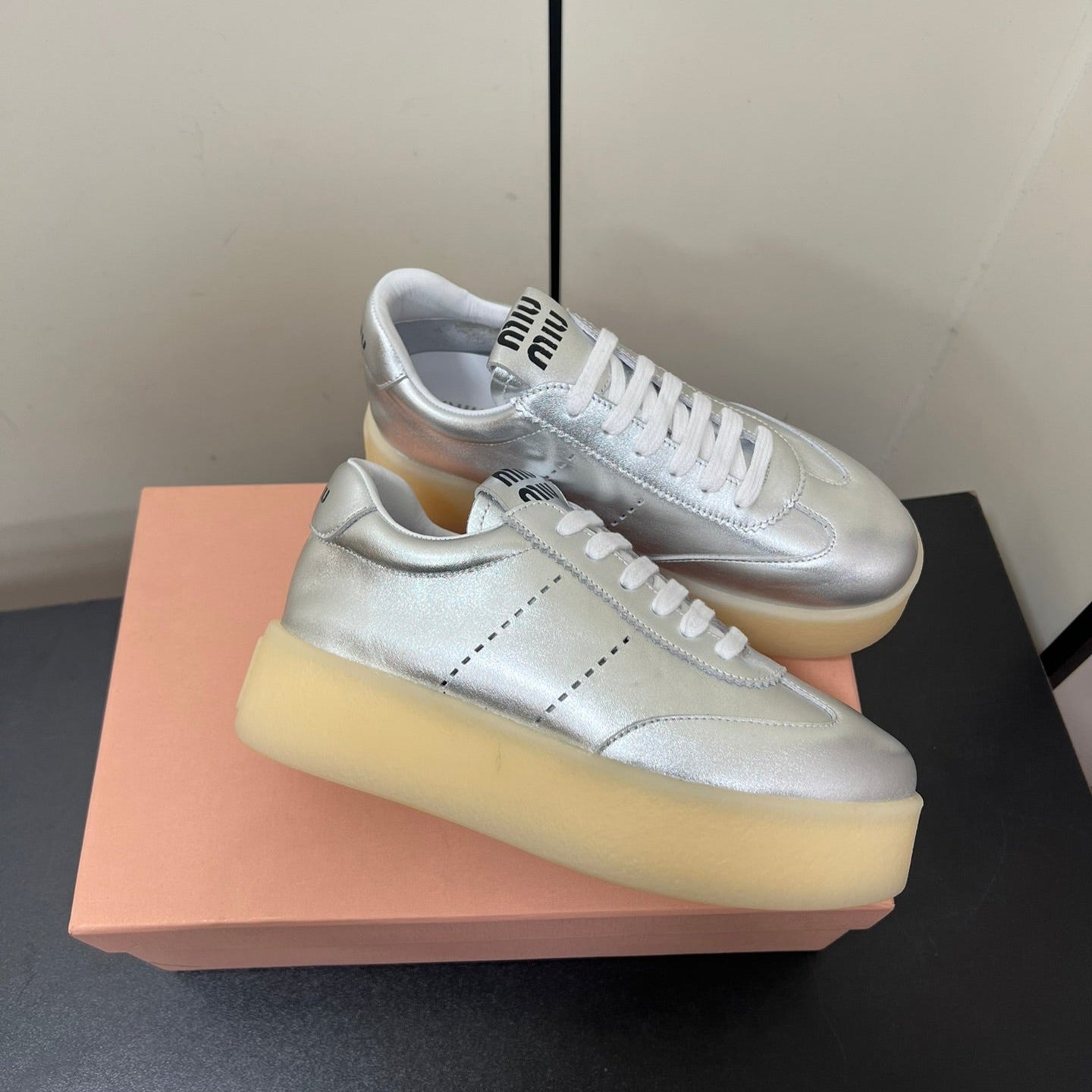 THICK-SOLED RETRO SNEAKERS IN SILVER METALLIC SMOOTH LAMBSKIN - 35