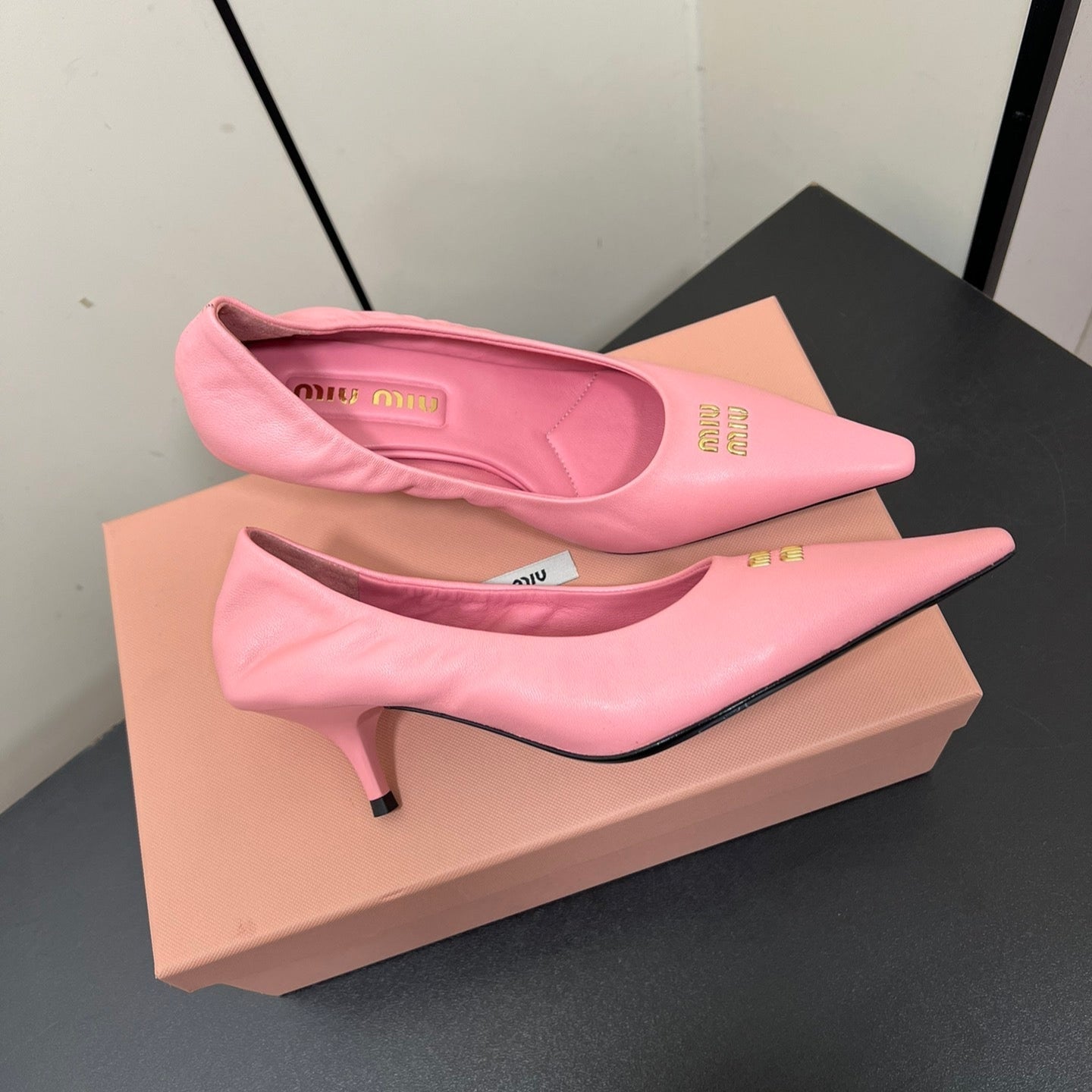 POINTED-TOE MID HEEL PUMPS IN PINK SMOOTH LAMBSKIN - 35