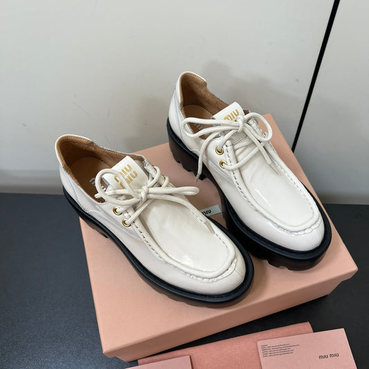 LACE-UP LOAFERS WITH THICK SOLE IN WHITE SHINY SHEEPSKIN - 35