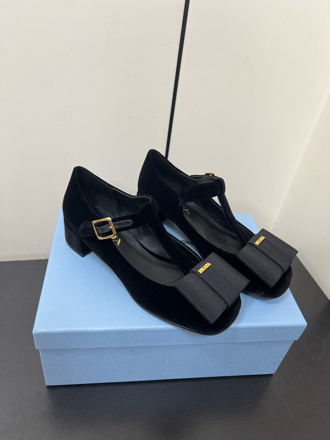 BOW MARY JANE PUMPS WITH T-STRAP IN BLACK VELVET - 35