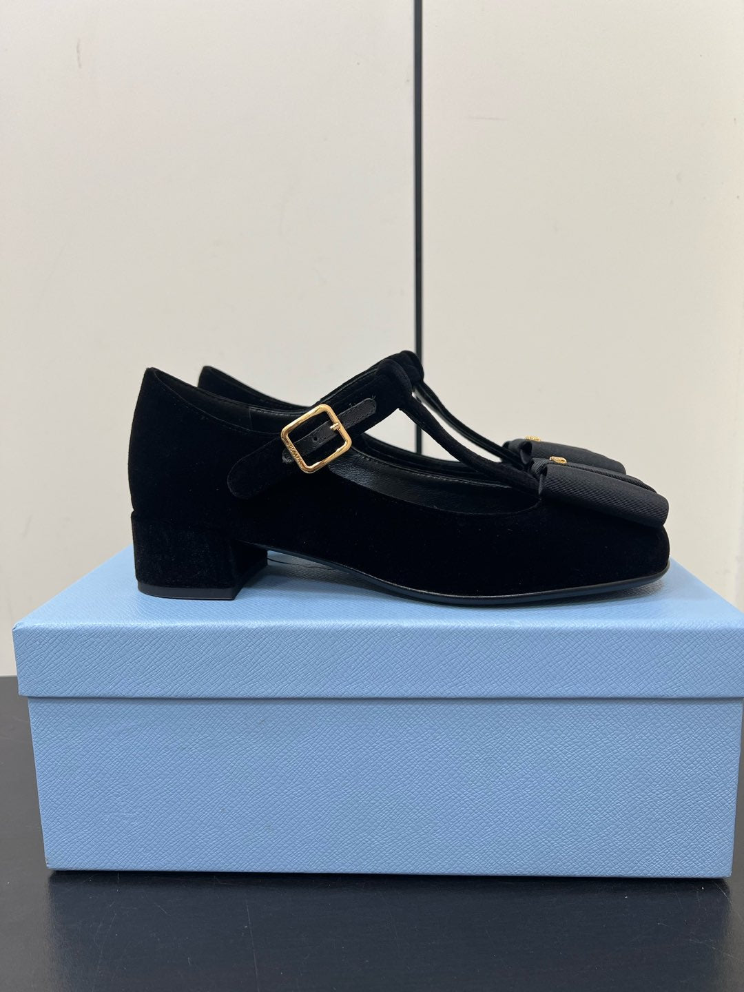BOW MARY JANE PUMPS WITH T-STRAP IN BLACK VELVET - 35