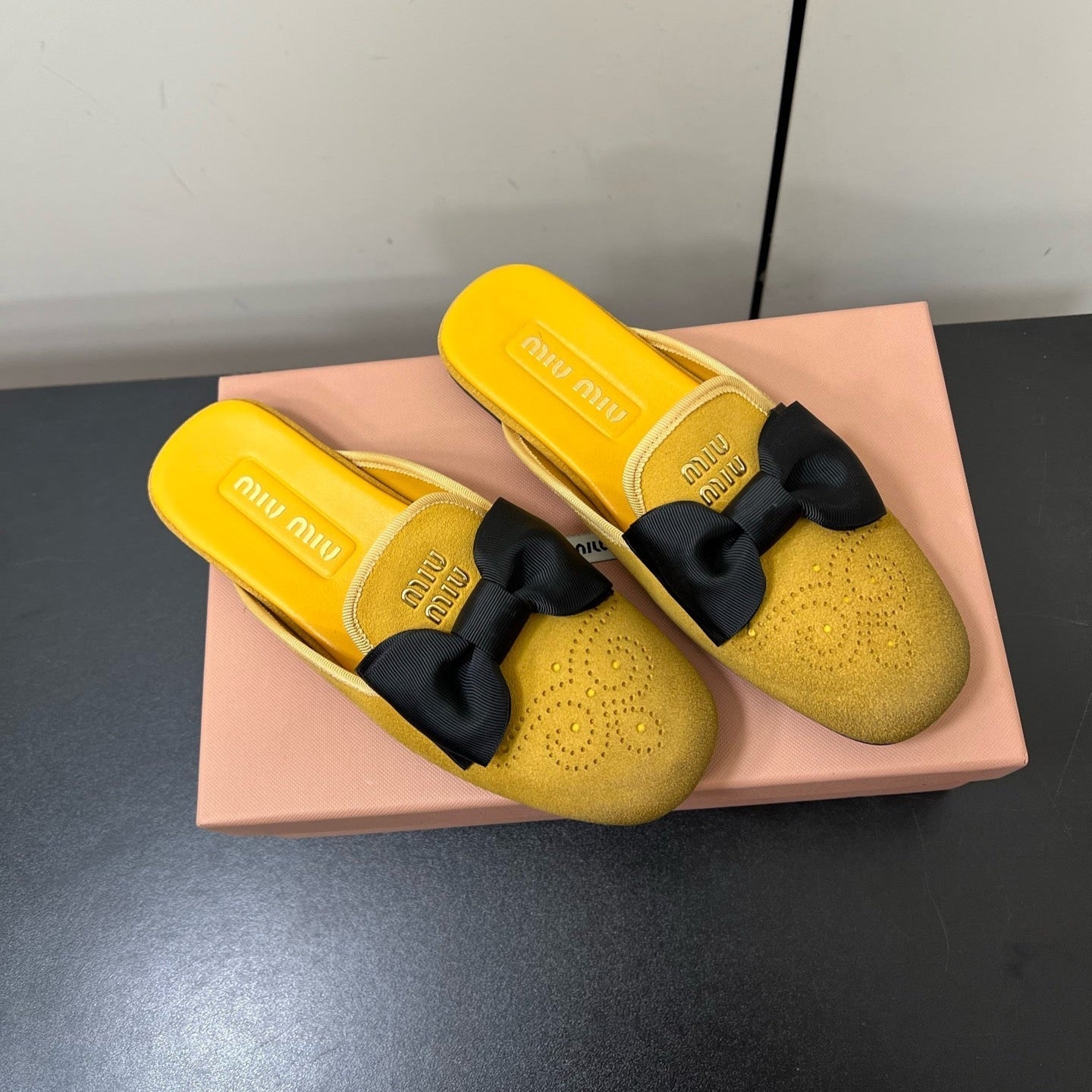 BOW MULES IN DUST YELLOW SUEDE - 35