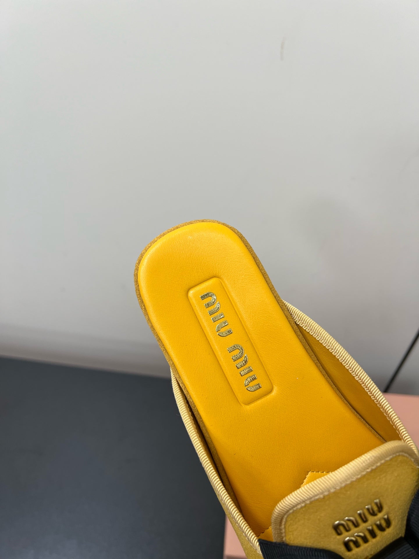 BOW MULES IN DUST YELLOW SUEDE - 35