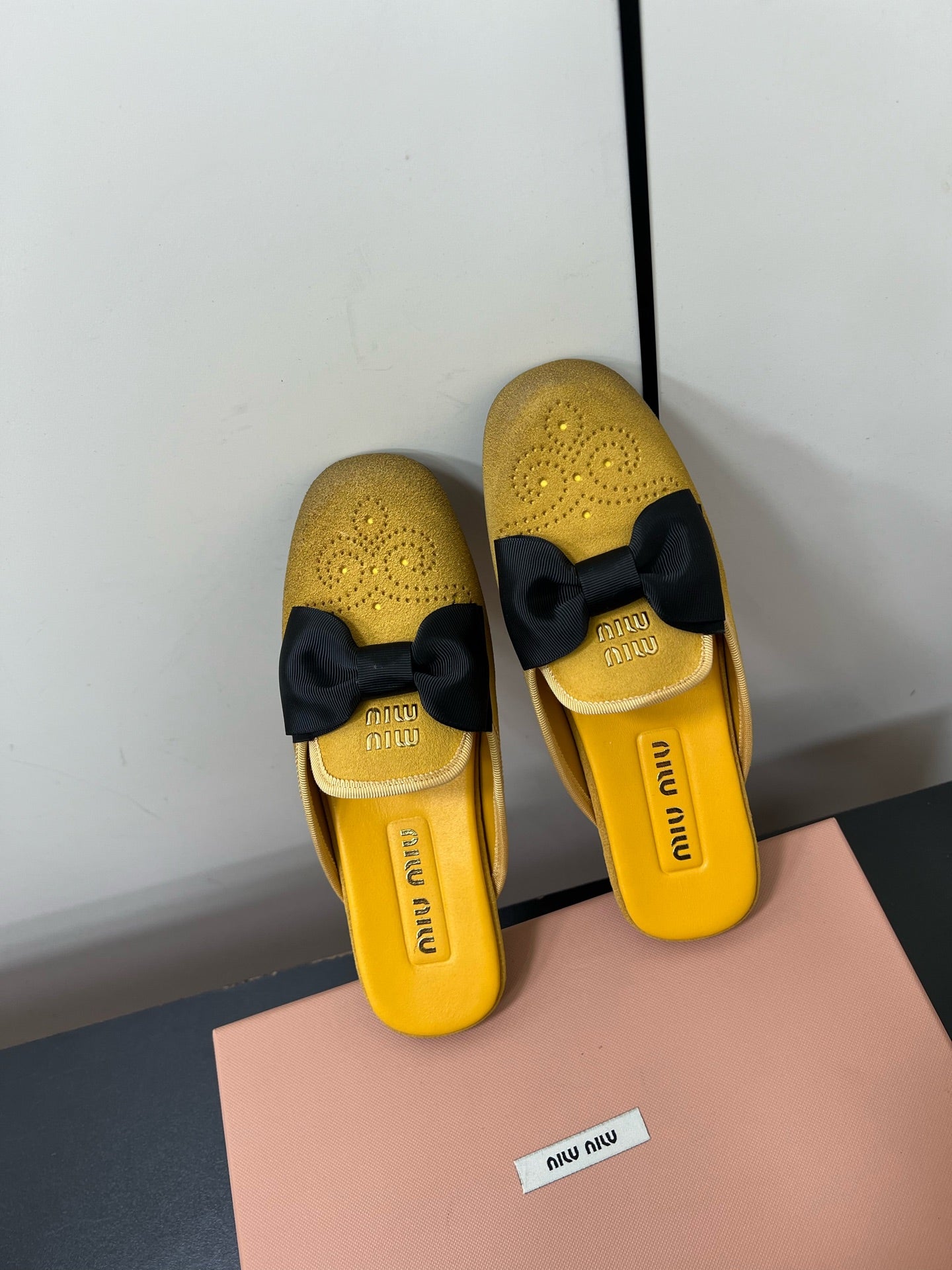BOW MULES IN DUST YELLOW SUEDE - 35