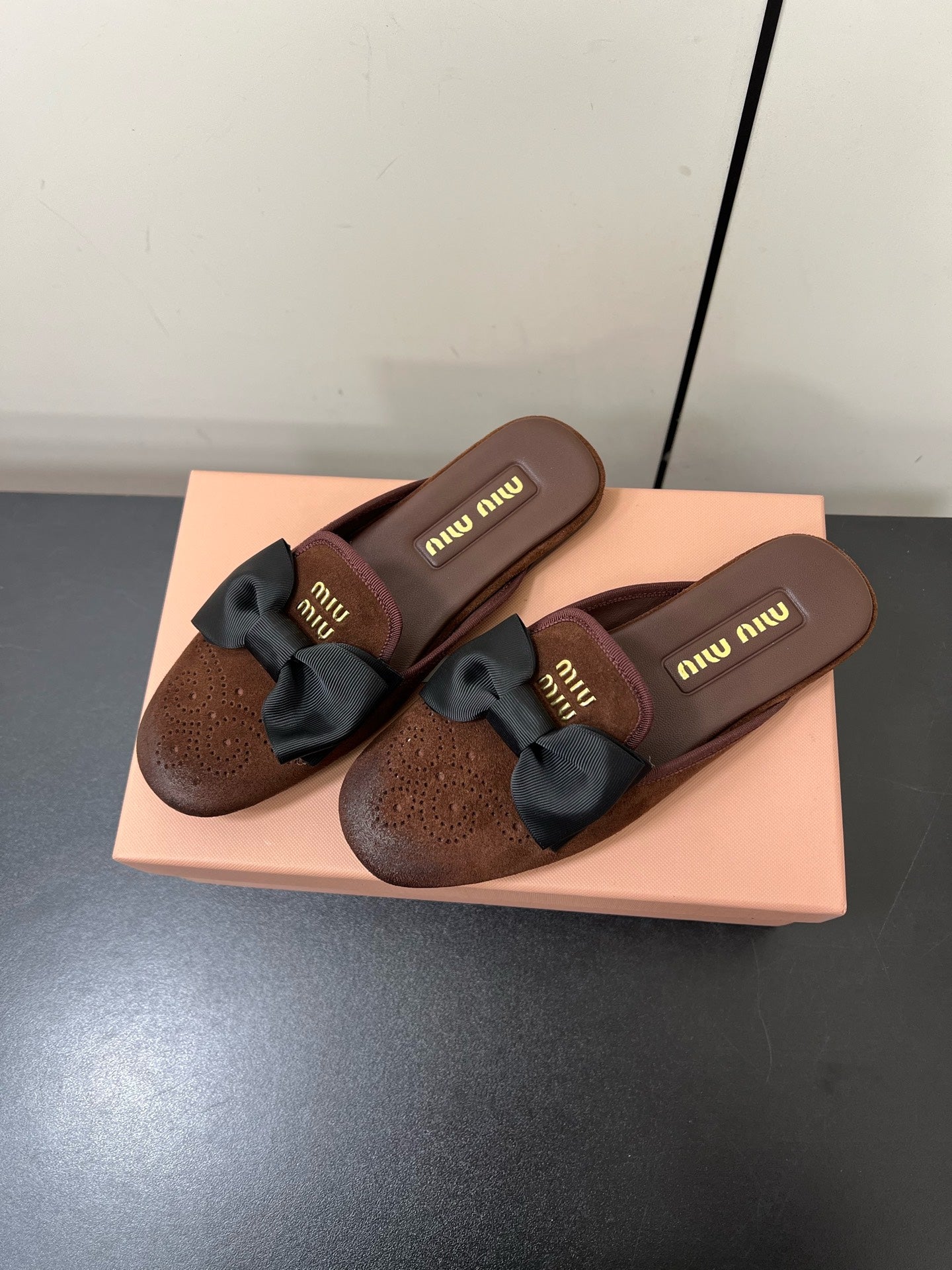 BOW MULES IN CHOCOLATE SUEDE - 35
