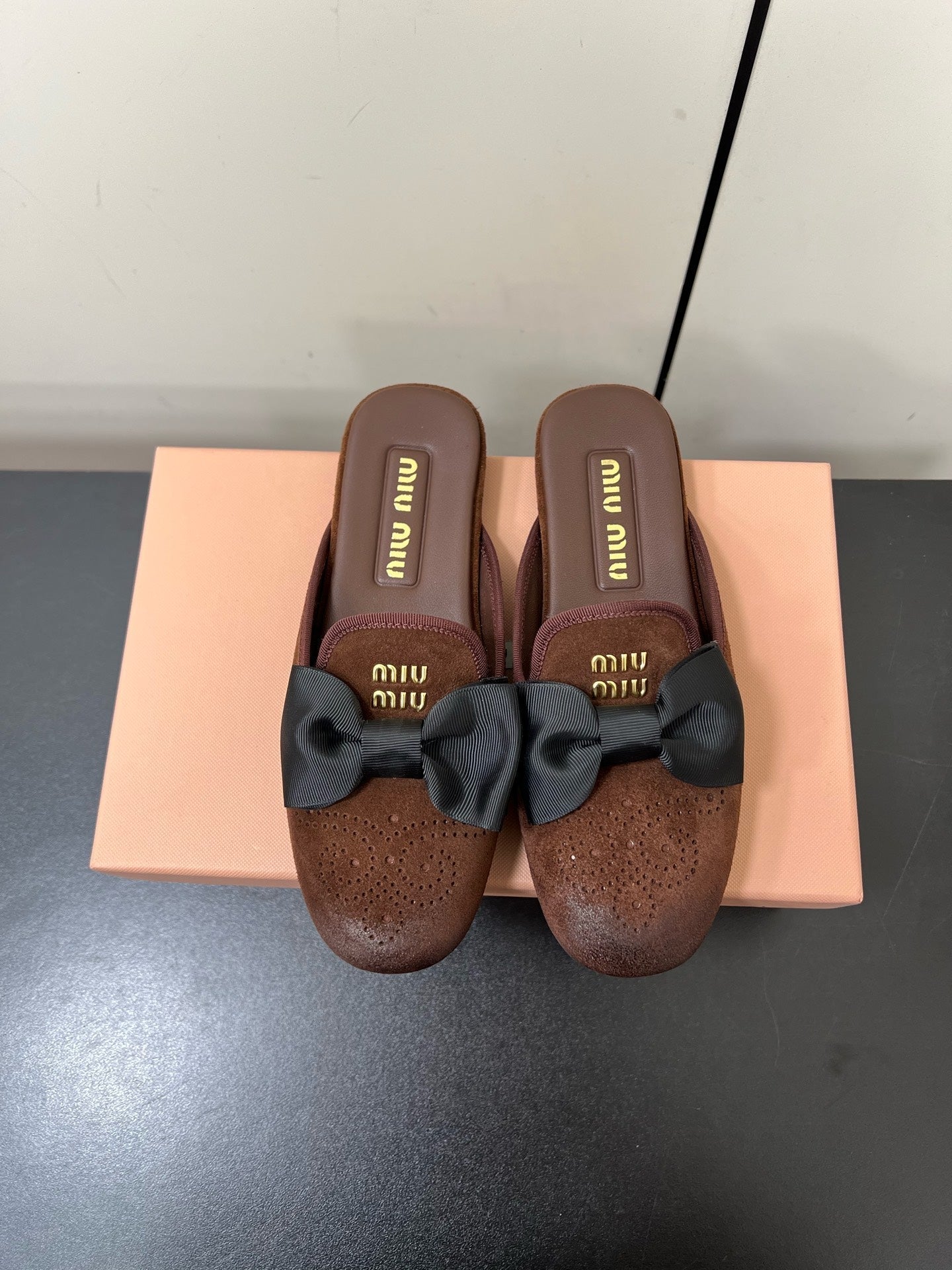 BOW MULES IN CHOCOLATE SUEDE - 35