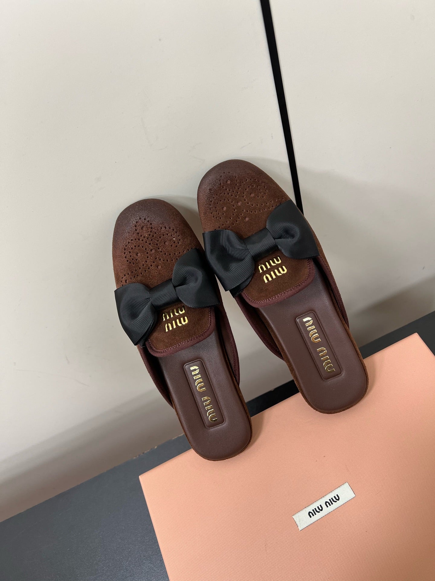 BOW MULES IN CHOCOLATE SUEDE - 35