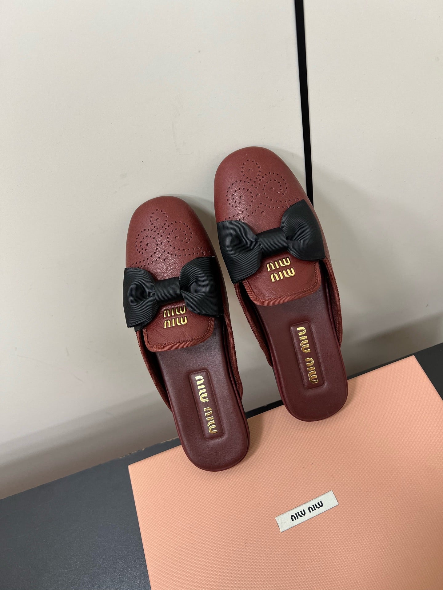 BOW MULES IN RED BROWN SHEEPSKIN - 35