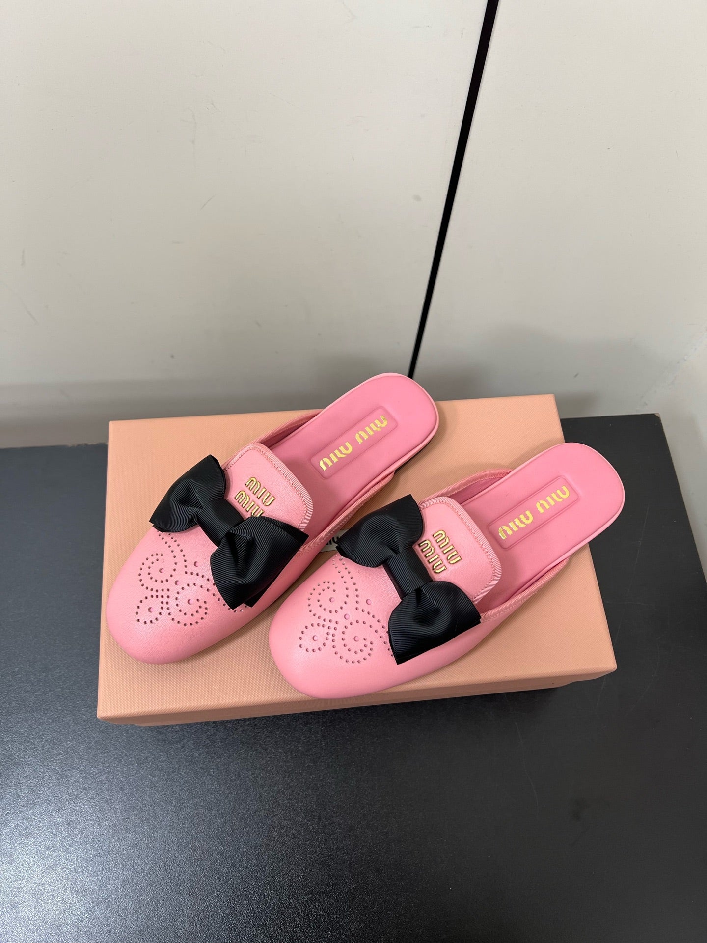 BOW MULES IN PINK SHEEPSKIN - 35