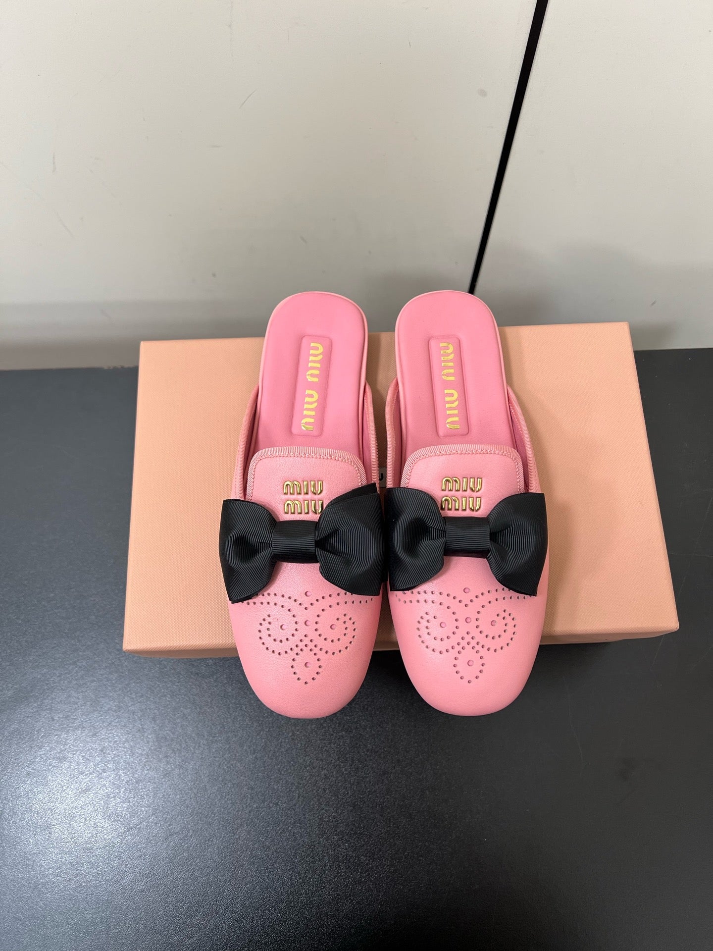 BOW MULES IN PINK SHEEPSKIN - 35