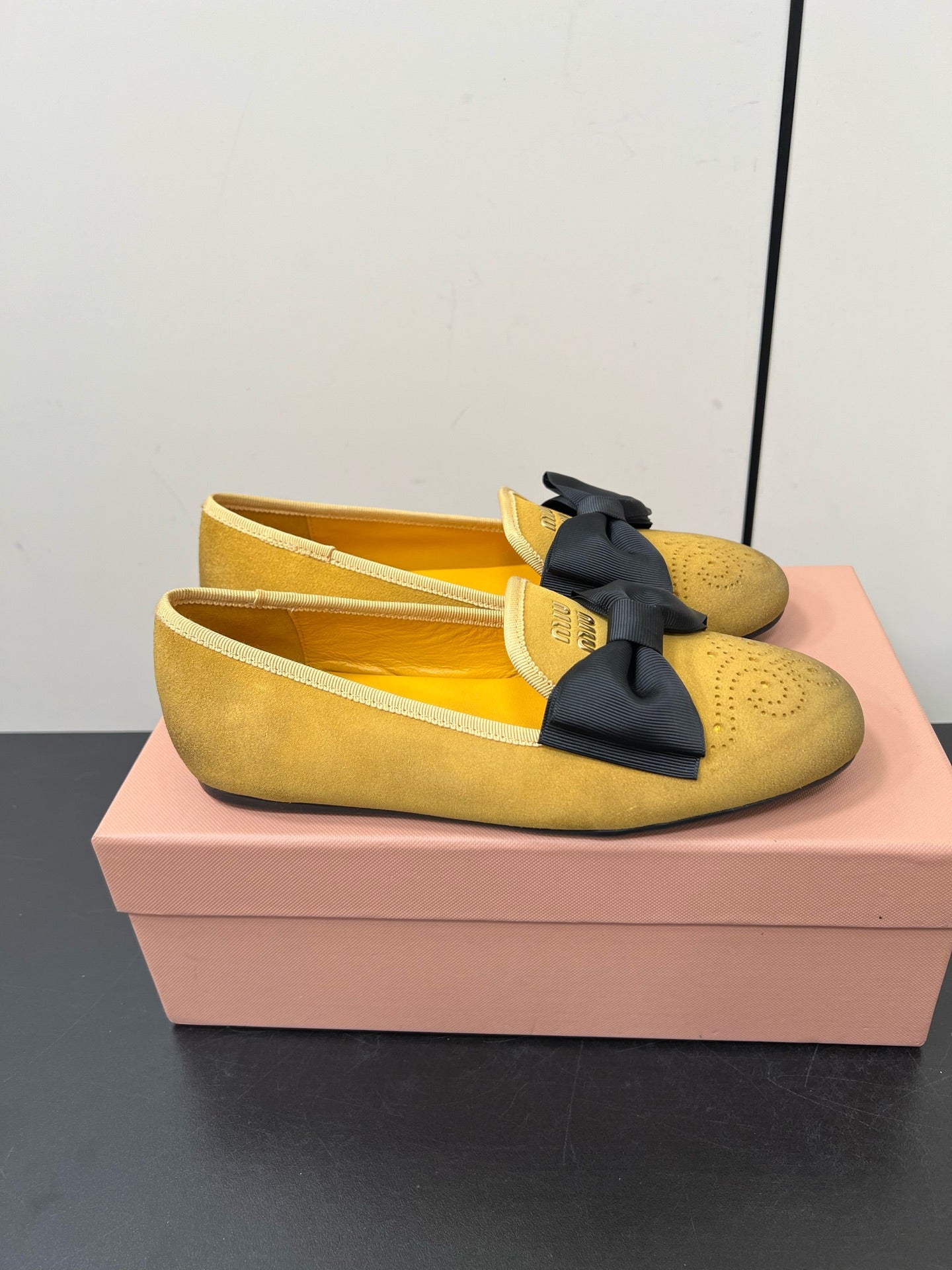 LOAFERS WITH BOW IN DUST YELLOW SUEDE - 35