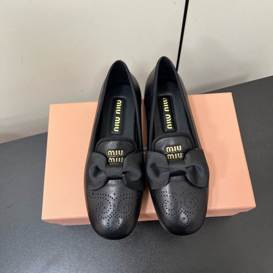 LOAFERS WITH BOW IN BLACK SHEEPSKIN - 35