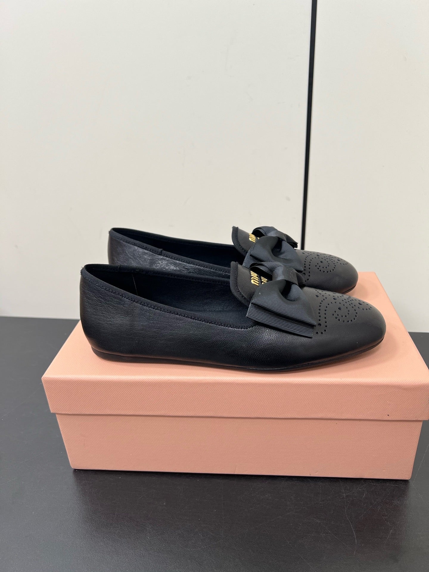 LOAFERS WITH BOW IN BLACK SHEEPSKIN - 35