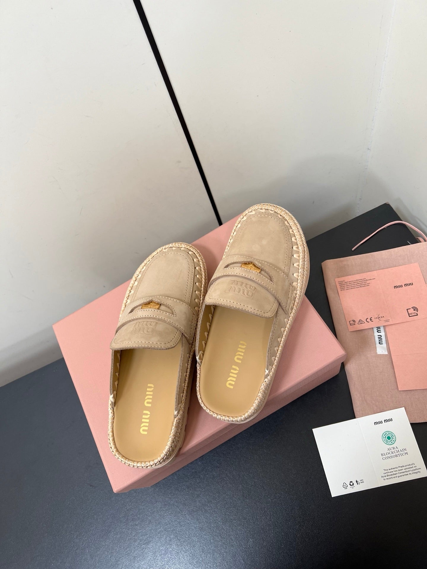 MULES SLIPPERS IN BEIGE SUEDE WITH GOLD COIN - 35