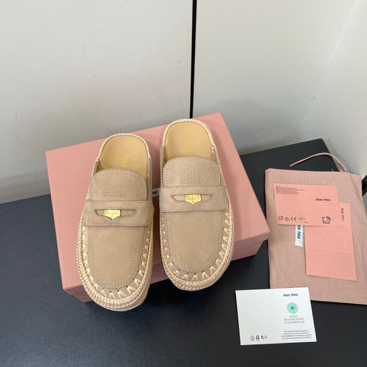 MULES SLIPPERS IN BEIGE SUEDE WITH GOLD COIN - 35