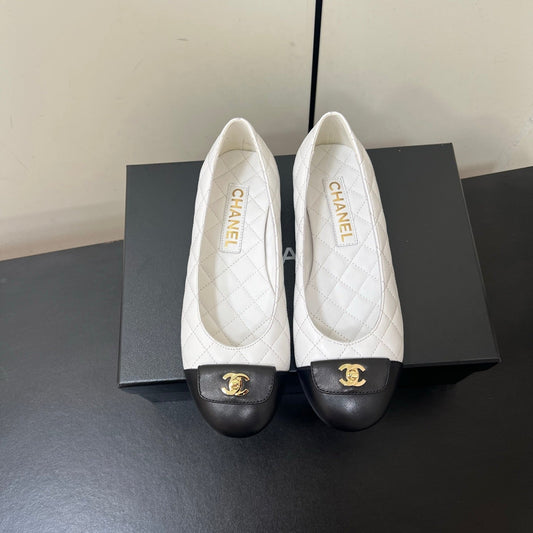 CC BALLET FLAT 25SS IN WHITE MIX BLACK LAMBSKIN WITH GOLD HARDWARE - 35