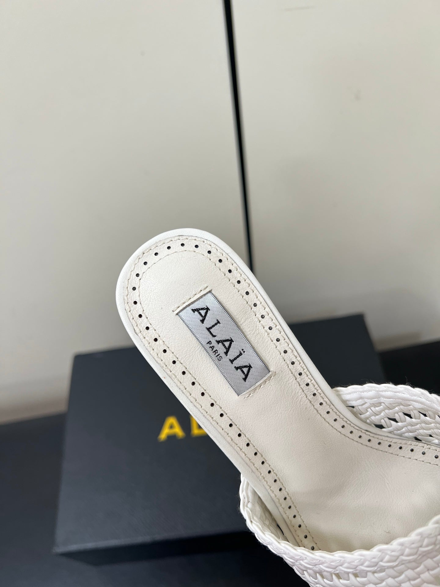 ALAIA HIGH HEEL 25S 70 MM IN WHITE LAMBSKIN WITH WOVEN PATTERN - 35