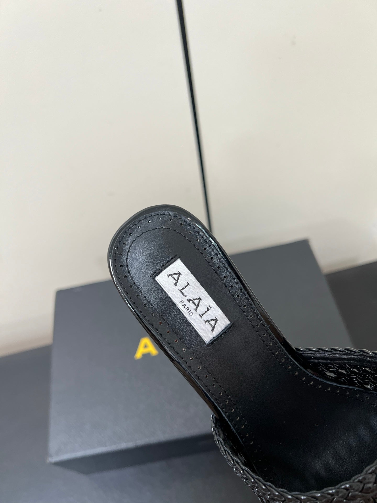 ALAIA HIGH HEEL 25S 70 MM IN BLACK LAMBSKIN WITH WOVEN PATTERN - 35