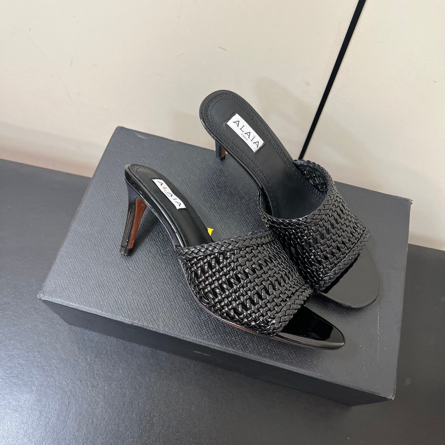 ALAIA HIGH HEEL 25S 70 MM IN BLACK LAMBSKIN WITH WOVEN PATTERN - 35