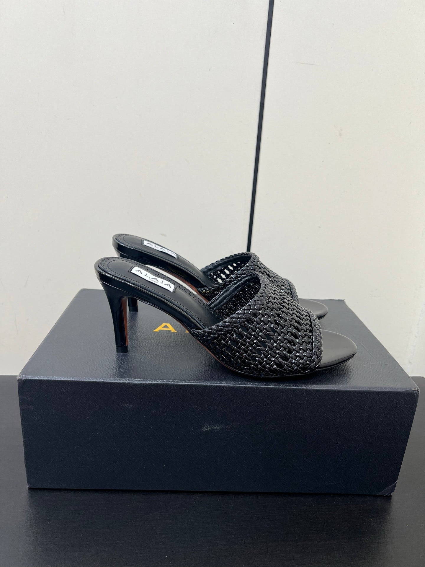 ALAIA HIGH HEEL 25S 70 MM IN BLACK LAMBSKIN WITH WOVEN PATTERN - 35