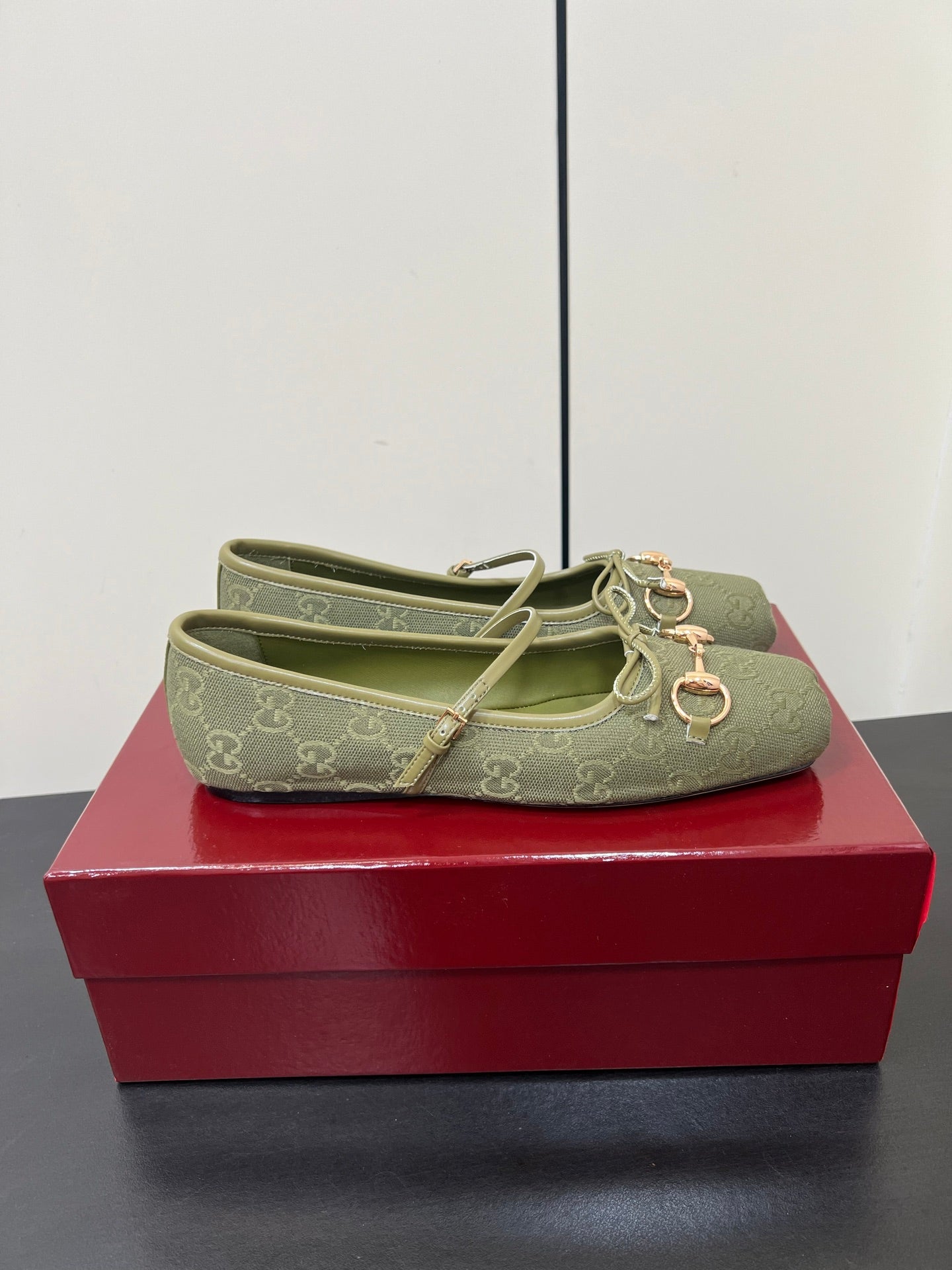 GG MARY JANE 25S IN MOSS GREEN CANVAS WITH GOLD HARDWARE - 35