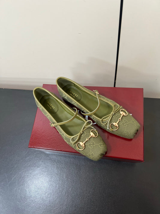 GG MARY JANE 25S IN MOSS GREEN CANVAS WITH GOLD HARDWARE - 35