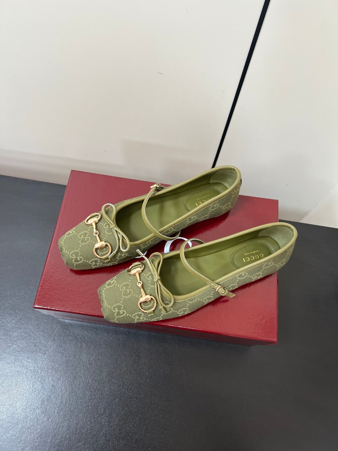 GG MARY JANE 25S IN MOSS GREEN CANVAS WITH GOLD HARDWARE - 35