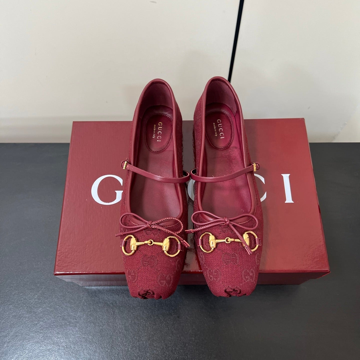 GG MARY JANE 25S IN DARK RED CANVAS WITH GOLD HARDWARE - 35