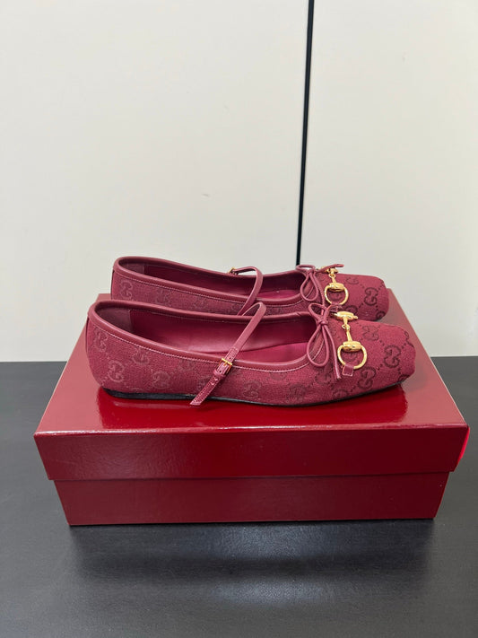 GG MARY JANE 25S IN DARK RED CANVAS WITH GOLD HARDWARE - 35