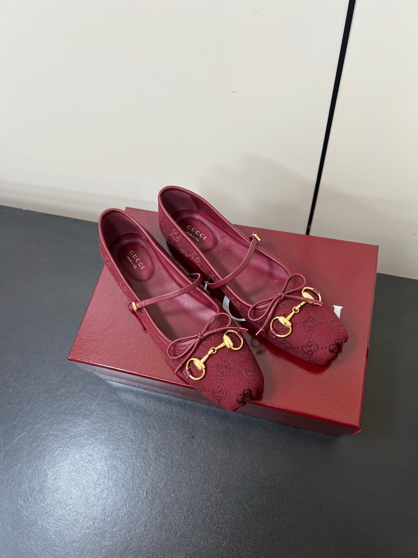 GG MARY JANE 25S IN DARK RED CANVAS WITH GOLD HARDWARE - 35