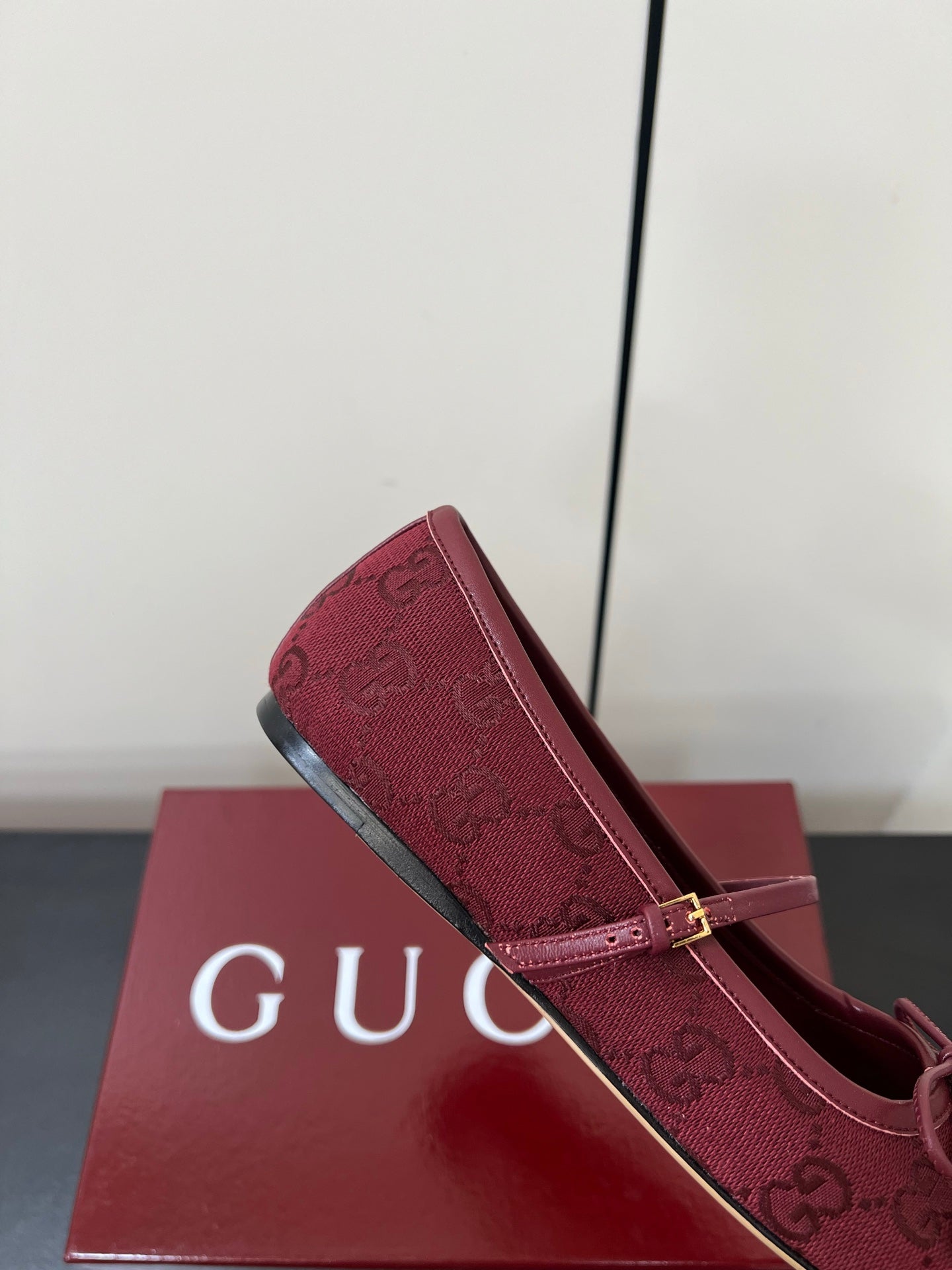 GG MARY JANE 25S IN DARK RED CANVAS WITH GOLD HARDWARE - 35