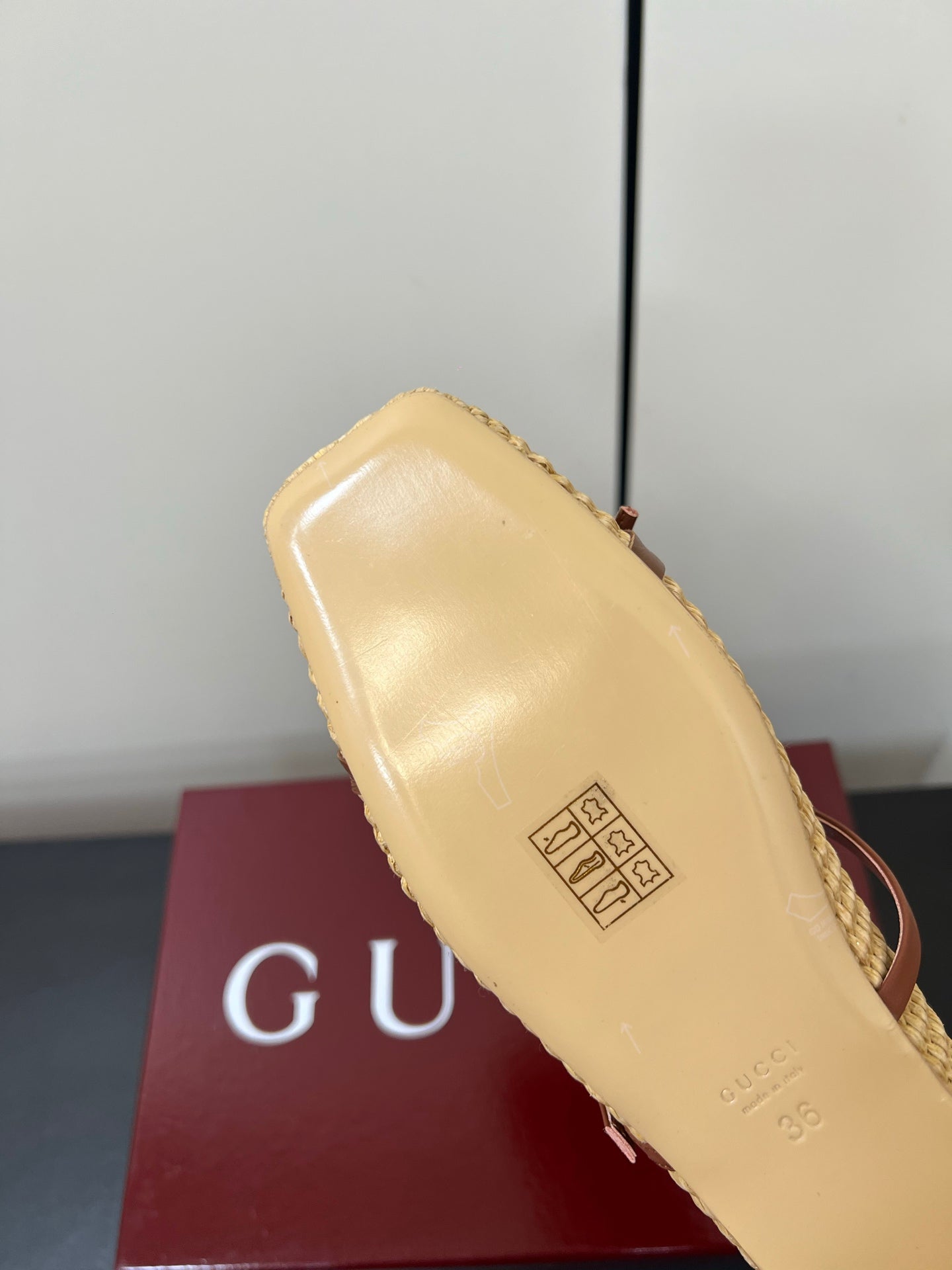 GG MARY JANE 25S IN NATURAL STRAW WITH GOLD HARDWARE - 35