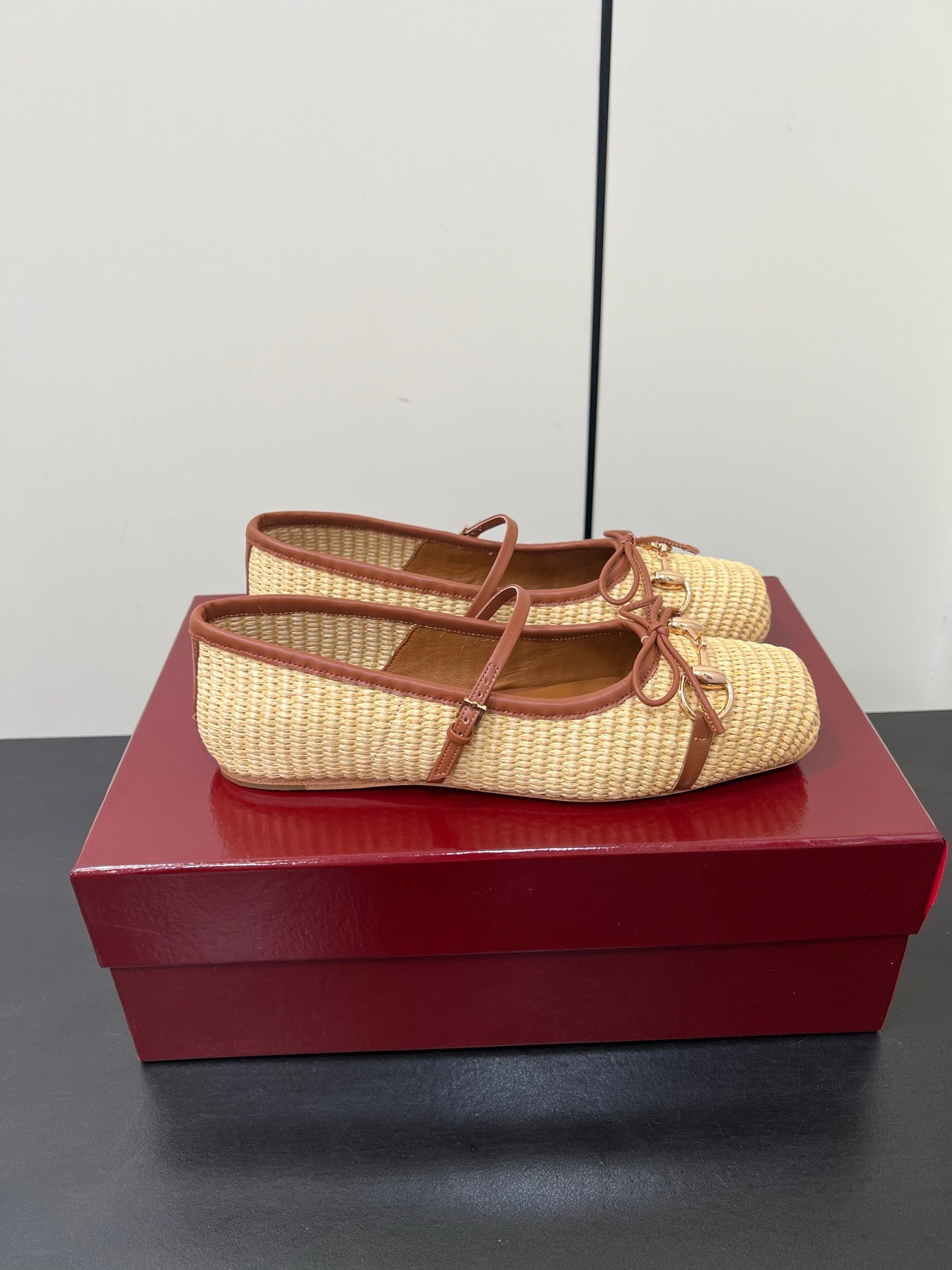 GG MARY JANE 25S IN NATURAL STRAW WITH GOLD HARDWARE - 35