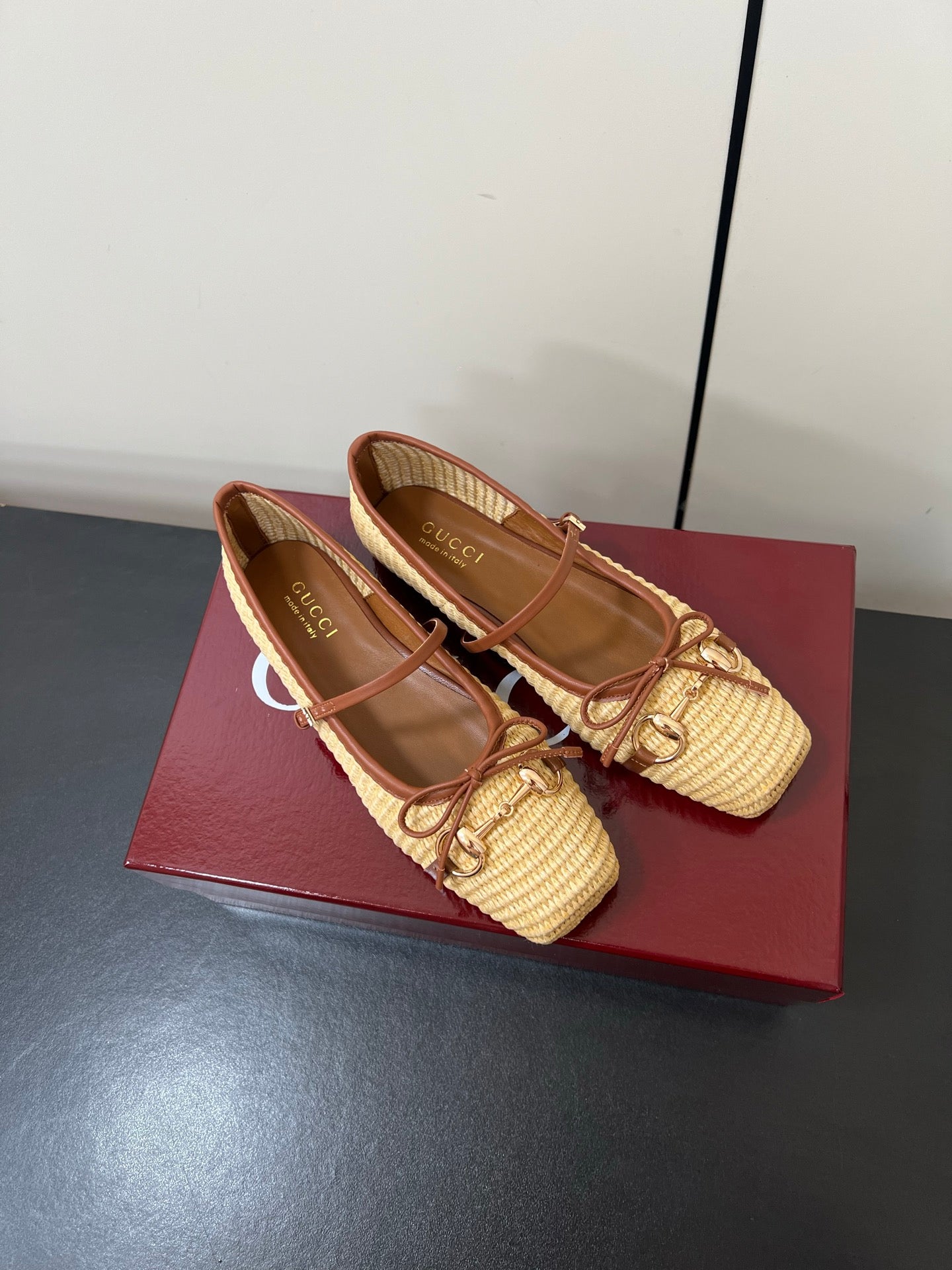 GG MARY JANE 25S IN NATURAL STRAW WITH GOLD HARDWARE - 35