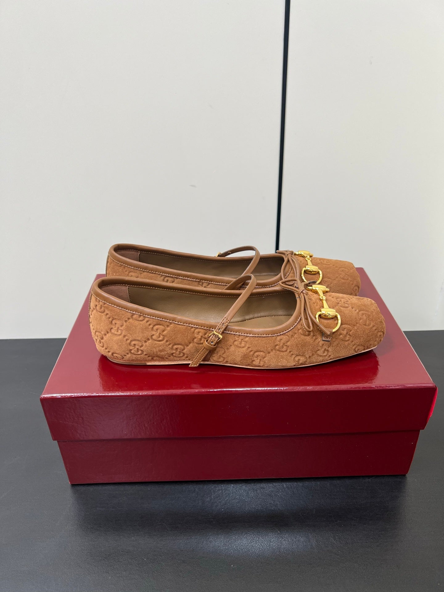 GG MARY JANE 25S IN BROWN SUEDE WITH GOLD HARDWARE - 35