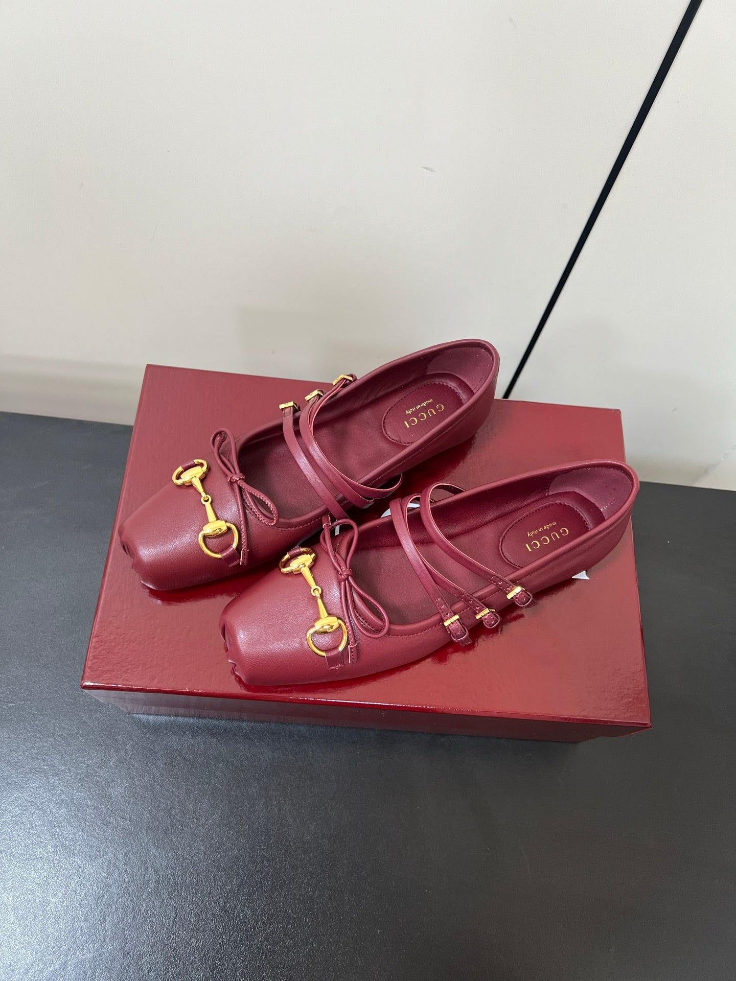 GG MARY JANE 25S IN RED LAMBSKIN WITH GOLD HARDWARE - 35