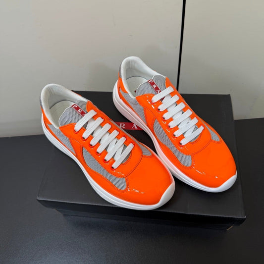 КРОСІВКИ PRADA 26S З ПОМАРАНЧЕВОЇ ЛАКОВАНОЇ ТЕЛЯЧОЇ ШКІРИ ТА БІЛОЇ СІТКИ