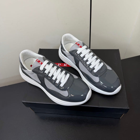 Кросівки PRADA 26S з сірої лакованої телячої шкіри та білої сітки